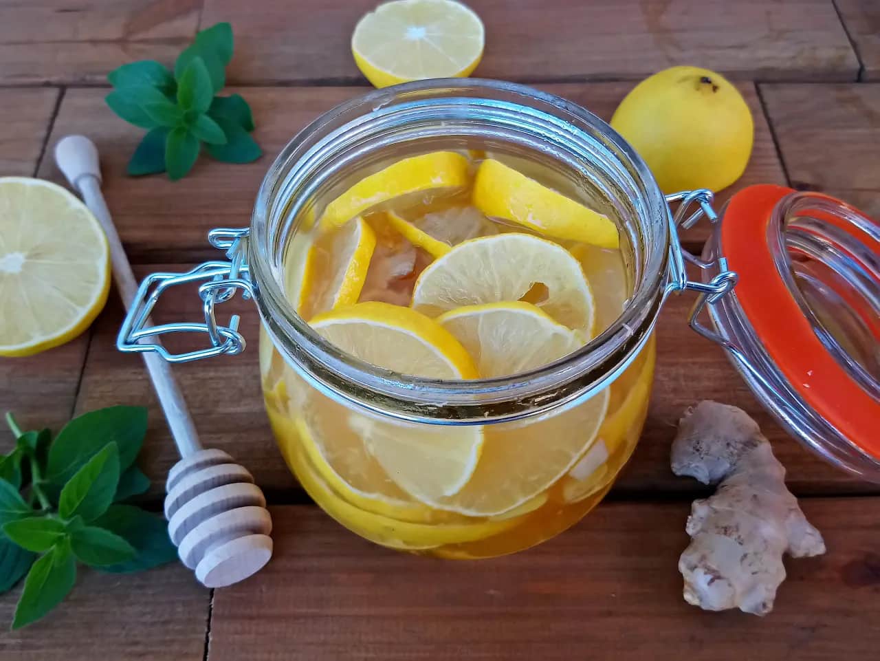 Myślę, że "Napój z imbirem, cytryną, miodem: przepis, korzyści, sekrety" będzie idealnym tytułem.