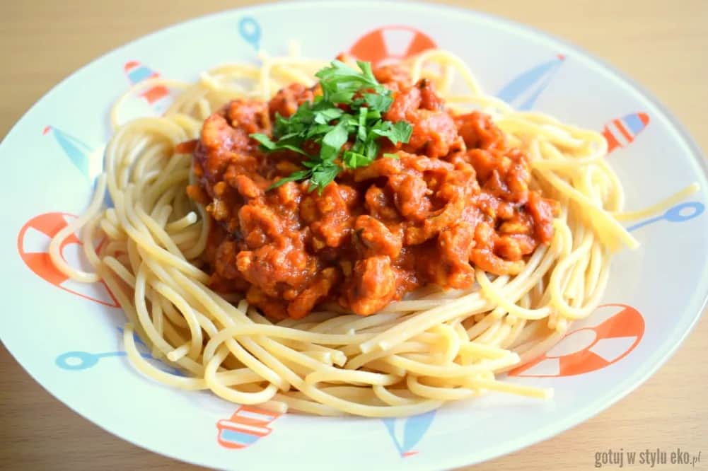 Proste spaghetti: przepis na idealny obiad w 30 minut!