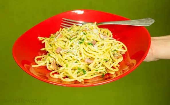 Spaghetti carbonara: Ile kcal? Jak jeść i nie tyć?