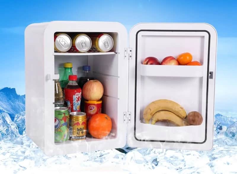 Mini lodówka na napoje: kompresor czy Peltiera? Wybierz mądrze!